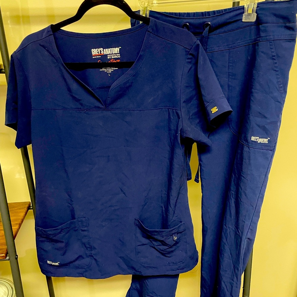Grey’s Anatomy scrub set. Navy Blue.